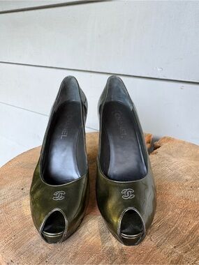 Authenticated Chanel Patent Peep Toe Pumps Olive Green Size 39.5